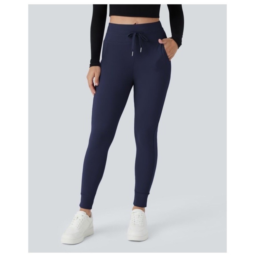 Halara SoftlyZero Plush High Waisted Jogger Size LT Drawstring Pocket Jogger